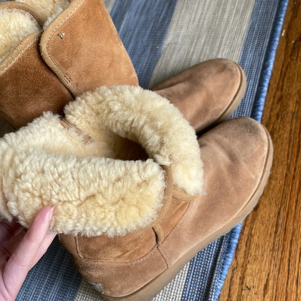 UGG Winter Boots Brown Suede - Picture 6 of 6